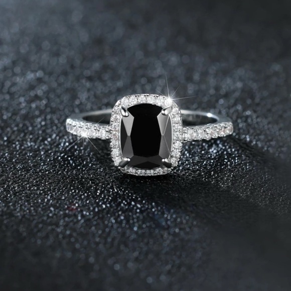 WEDDING RING - Picture 5 of 7